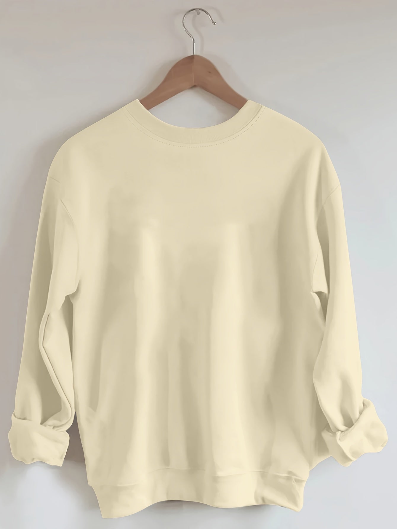 Women's Camouflage Flirty Bow Print Sweatshirt - Cozy Round Neck Casual Pullover with Sparkling Gemstone Accent, Medium Stretch Machine-Washable Winter & Autumn Top, Cute Sweatshirts, Autumn Apparel, Comfortable Fit