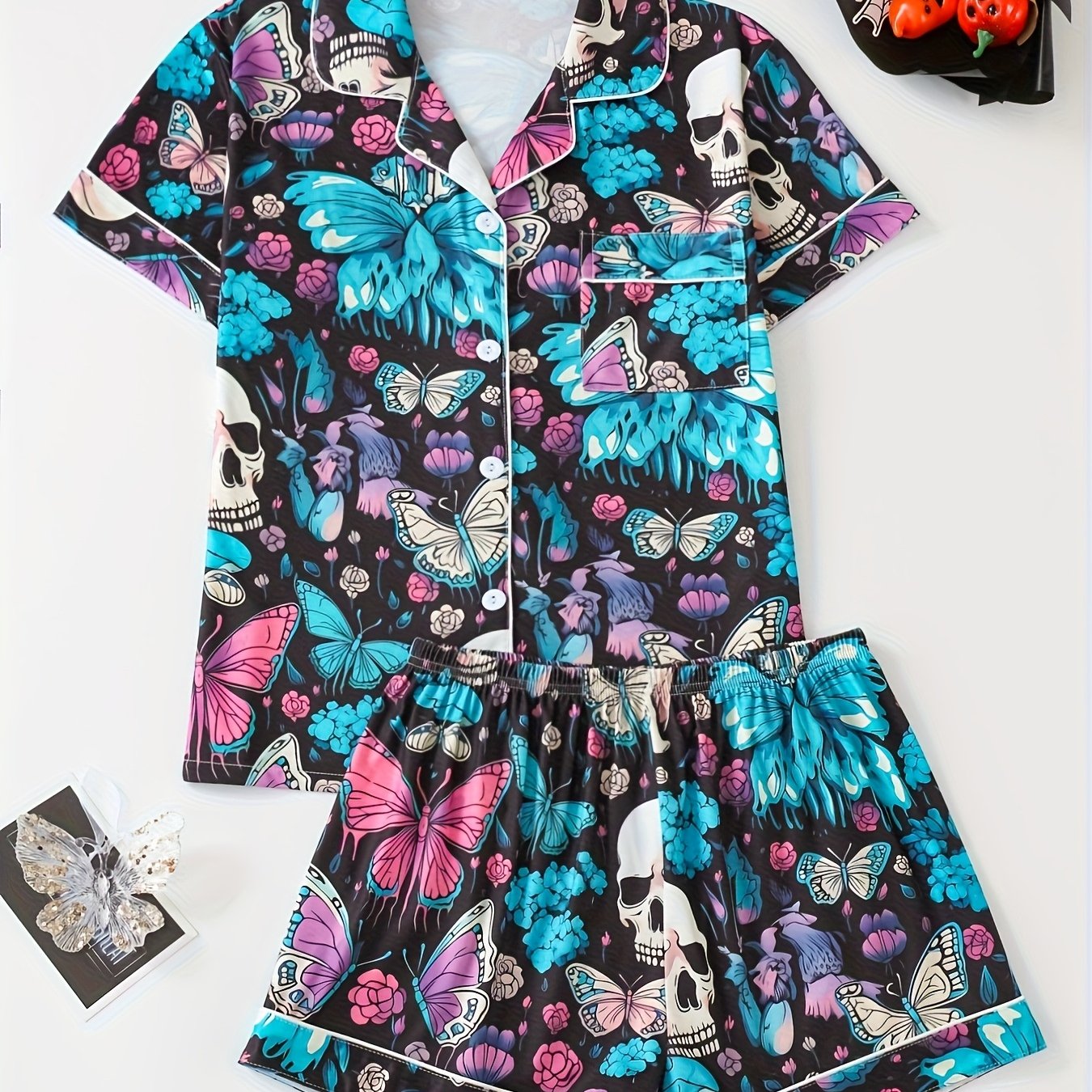 A Set of Women'S Pajamas Featuring a Halloween-Themed Print with Butterflies And Skulls, Including a Collared Short-Sleeve Top And Comfortable Elastic Shorts, an Elegant Pajama Set.