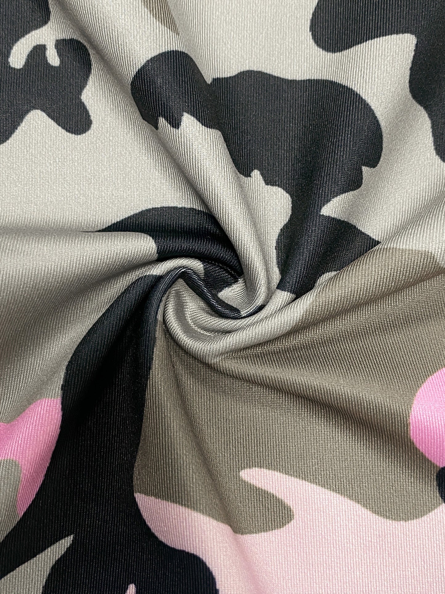 Elegant Camo Print High-Waist Leggings with Side Pockets for Women - Stretchy & Comfortable, Perfect for Spring/Summer/Fall