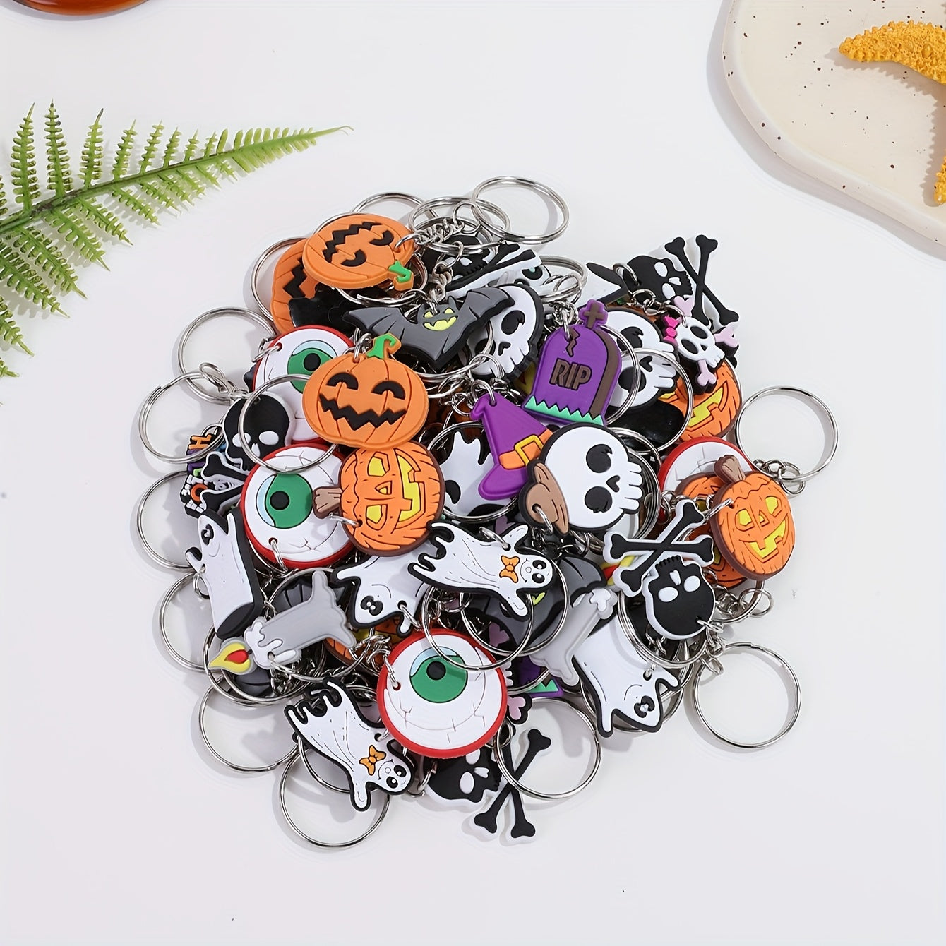 [Halloween Keychains] 25 Halloween Keychains | Cross-Border Anime Mixed Keychains | Women's Bag Accessories | Irregular Decorations