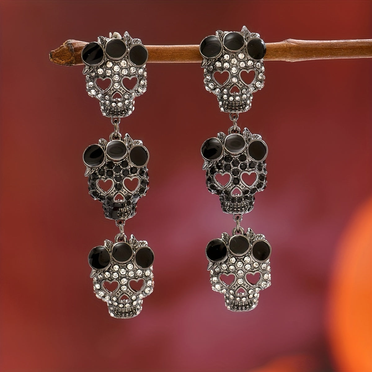 1 Pair Gothic Halloween Earrings - Dark Gothic Skull Dangle Earrings with Rhinestone Accents, Layered Chains for Women, Party Costume Jewelry for Halloween, Gothic Parties & Everyday Dark Fashion - Edgy Statement Earrings, Go