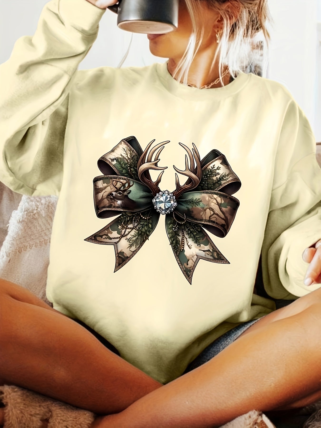 Women's Camouflage Flirty Bow Print Sweatshirt - Cozy Round Neck Casual Pullover with Sparkling Gemstone Accent, Medium Stretch Machine-Washable Winter & Autumn Top, Cute Sweatshirts, Autumn Apparel, Comfortable Fit