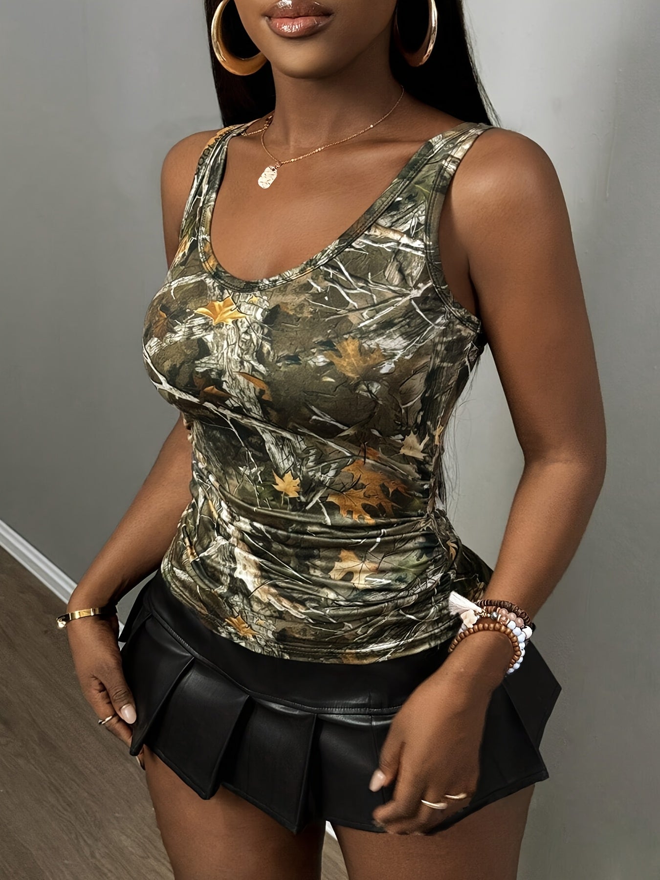 [Stretchy Off-Shoulder Tank Top] Plus Size Women's Stretchy Off-Shoulder Tank Top - Camo Print with Random Leaf Pattern, Machine Washable & Non-See-Through Fabric for Spring/Summer Outfits