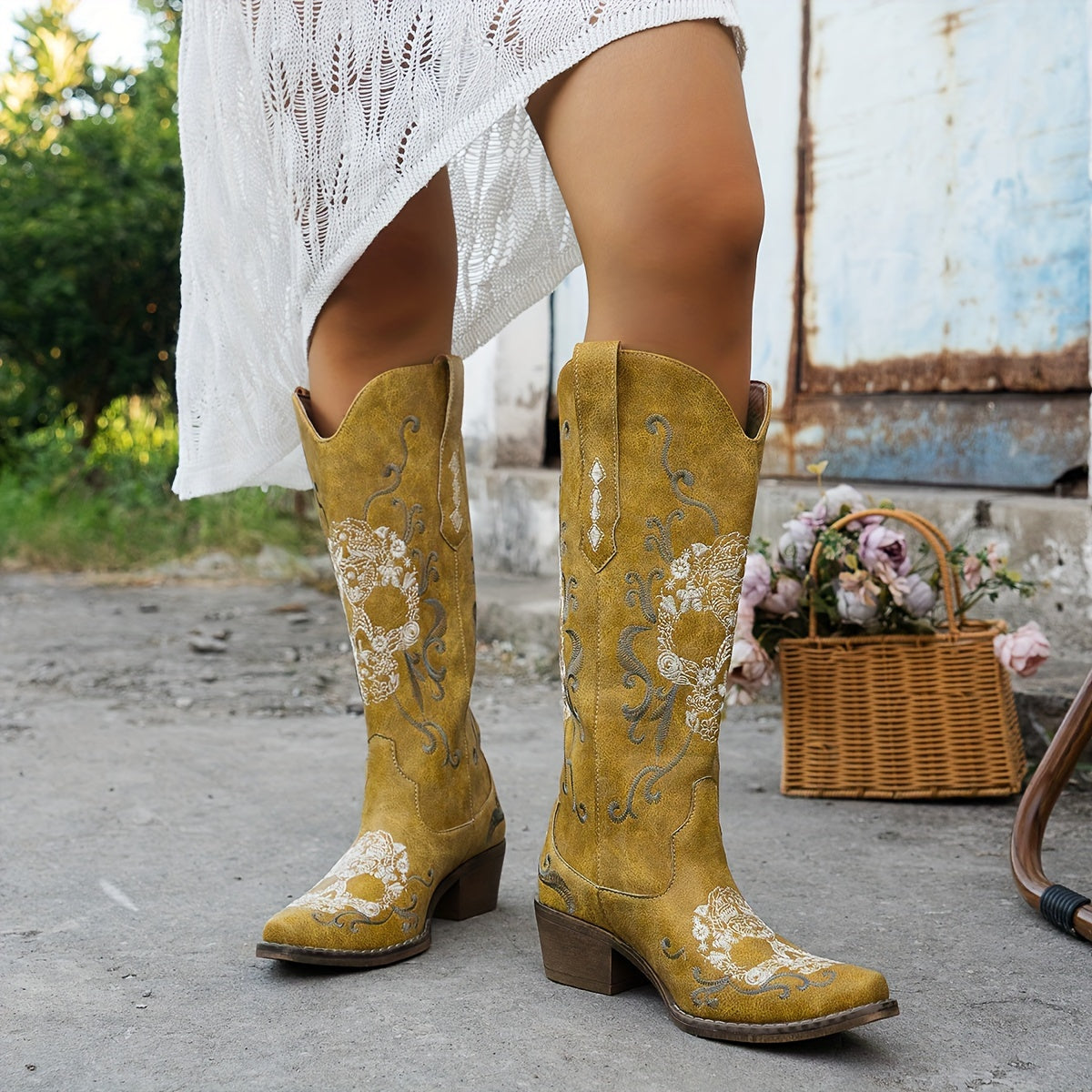 Women's Retro Embroidered Skull Western Cowboy Boots - Slip-On Chunky Mid-Heel Square Toe, Faux Cover & TPR Outsole, All-Season Comfort for Halloween, Casual & Themed Events, Cowboy Accessories, Themed Event Footwear, Durable