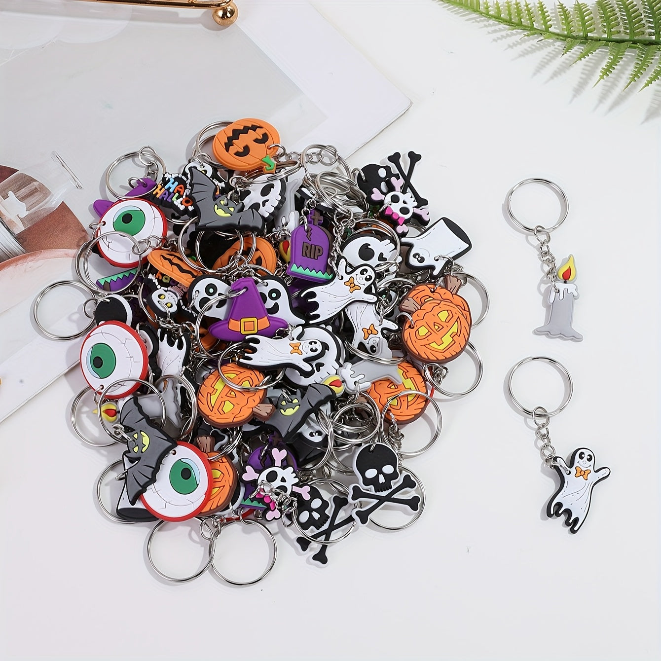 [Halloween Keychains] 25 Halloween Keychains | Cross-Border Anime Mixed Keychains | Women's Bag Accessories | Irregular Decorations