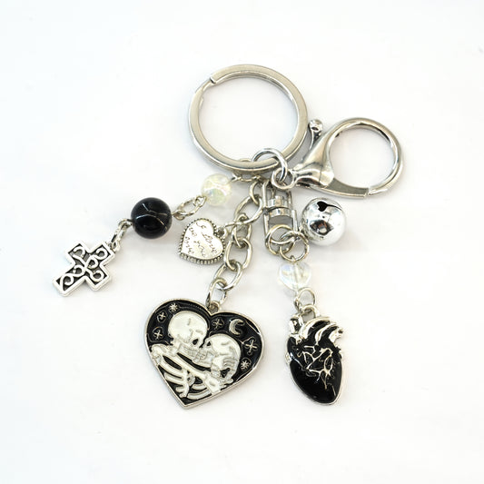 1pc Gothic Dark Keychain with Heart Cross Skull Pendant - Zinc Alloy Key Ring for Halloween, Dark Theme Party Accessories, Bag & Wallet Charm, Unique Gift for Friends, Halloween Accessories, Halloween Decorations, Halloween,